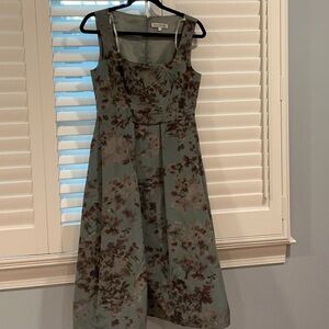 Kay Unger Sleeveless Floral Midi Dress in Bluish Gray w/Shades of Burgundy